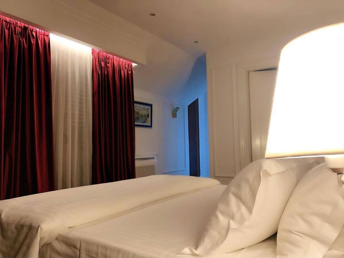 Hotel Vila Zeus Rinas Exterior photo