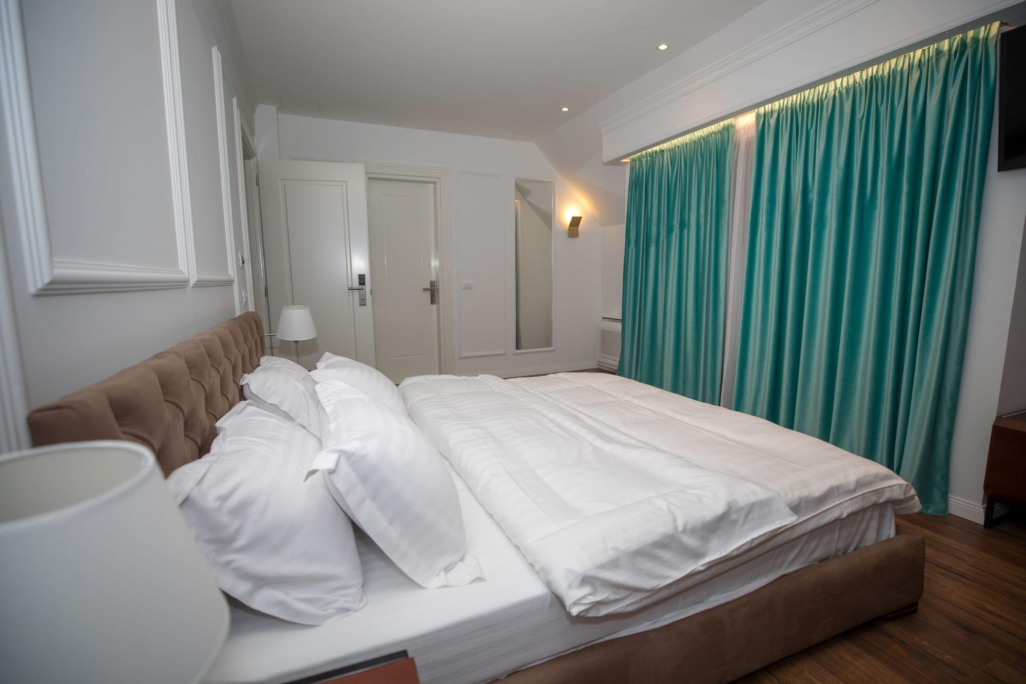 Hotel Vila Zeus Rinas Exterior photo