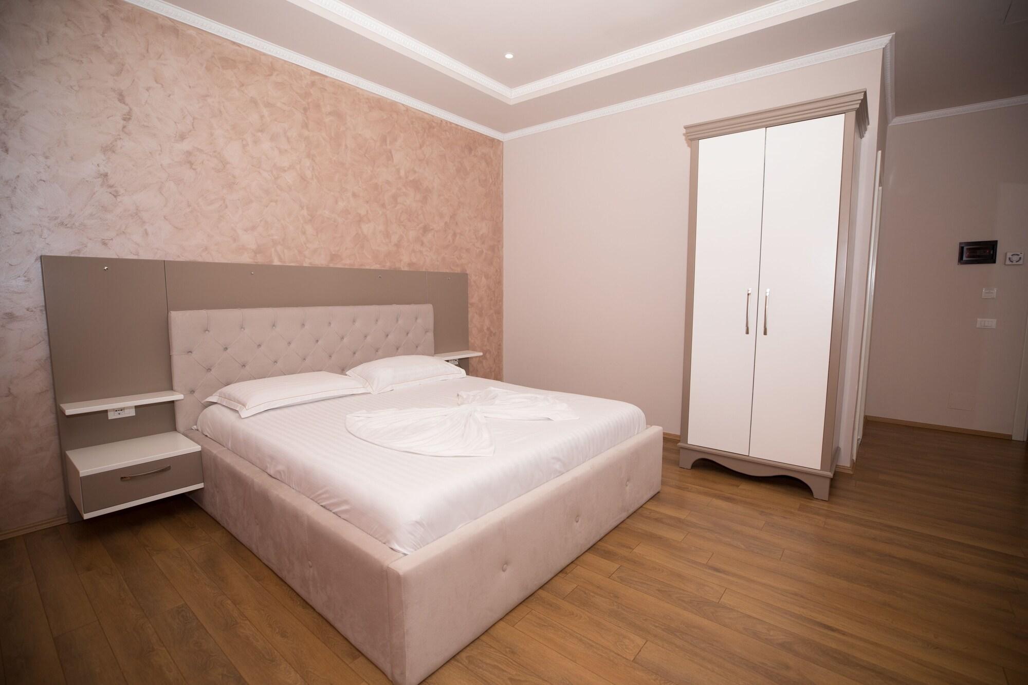 Hotel Vila Zeus Rinas Exterior photo