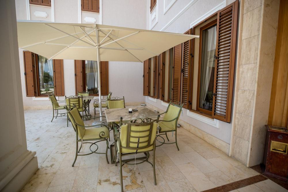Hotel Vila Zeus Rinas Exterior photo