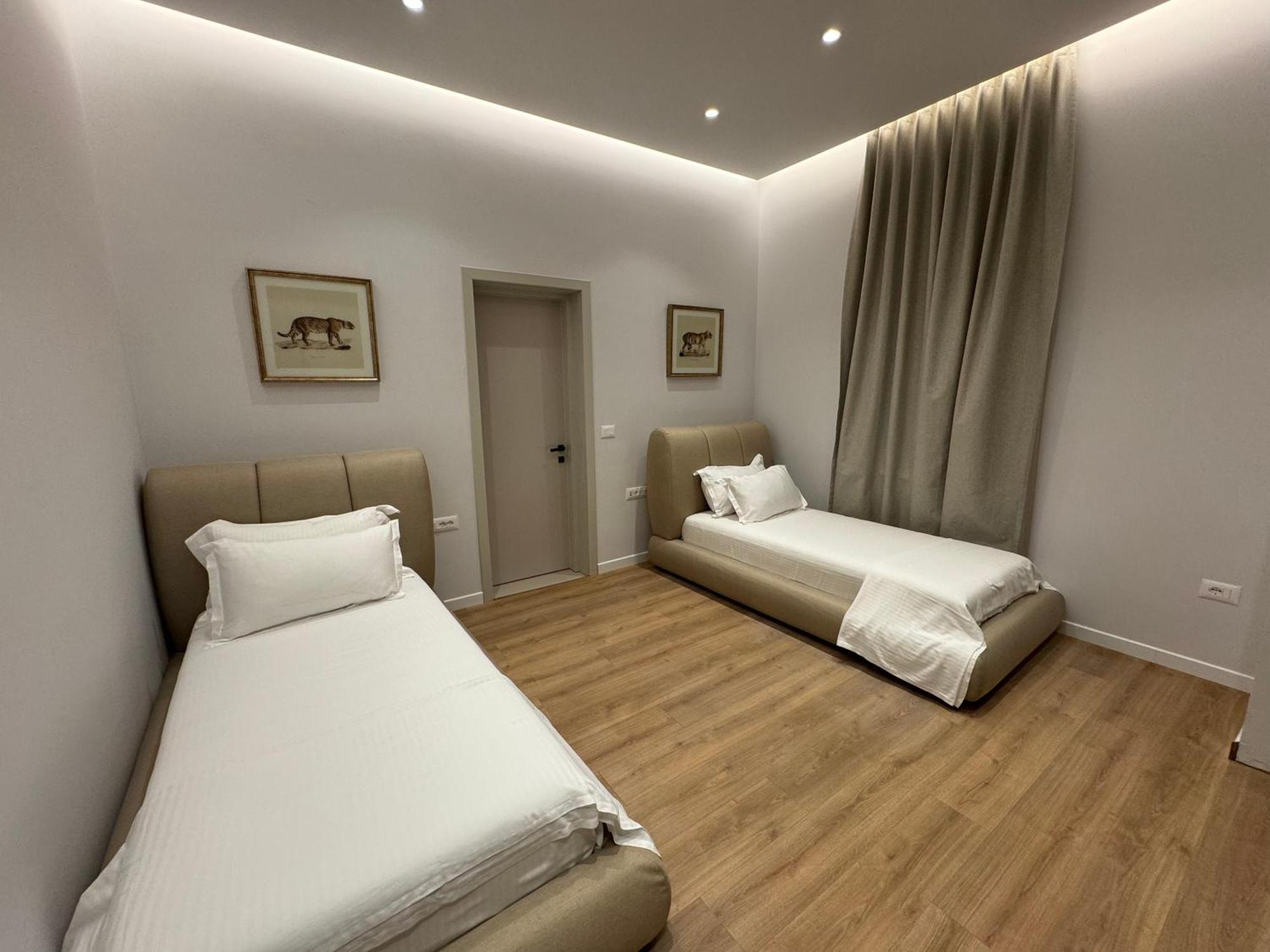 Hotel Vila Zeus Rinas Exterior photo