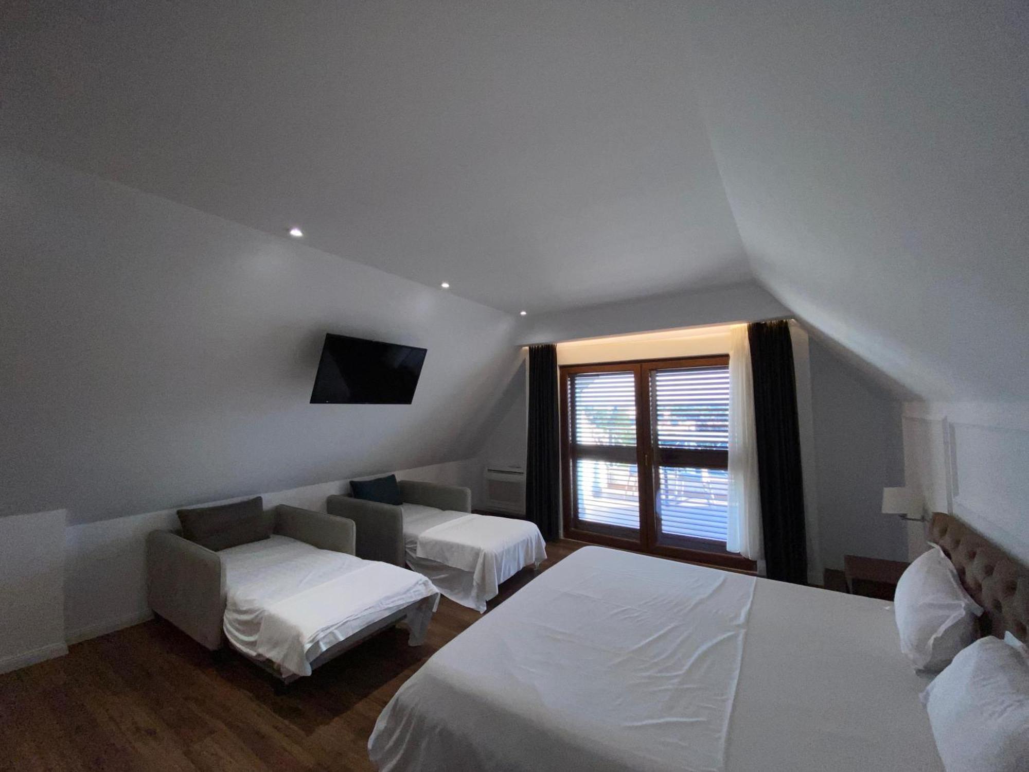 Hotel Vila Zeus Rinas Exterior photo