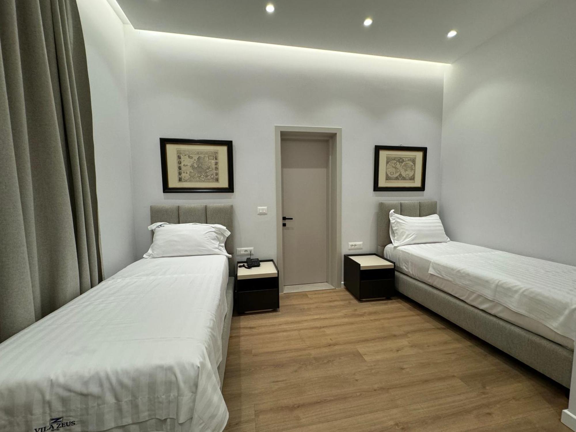 Hotel Vila Zeus Rinas Exterior photo