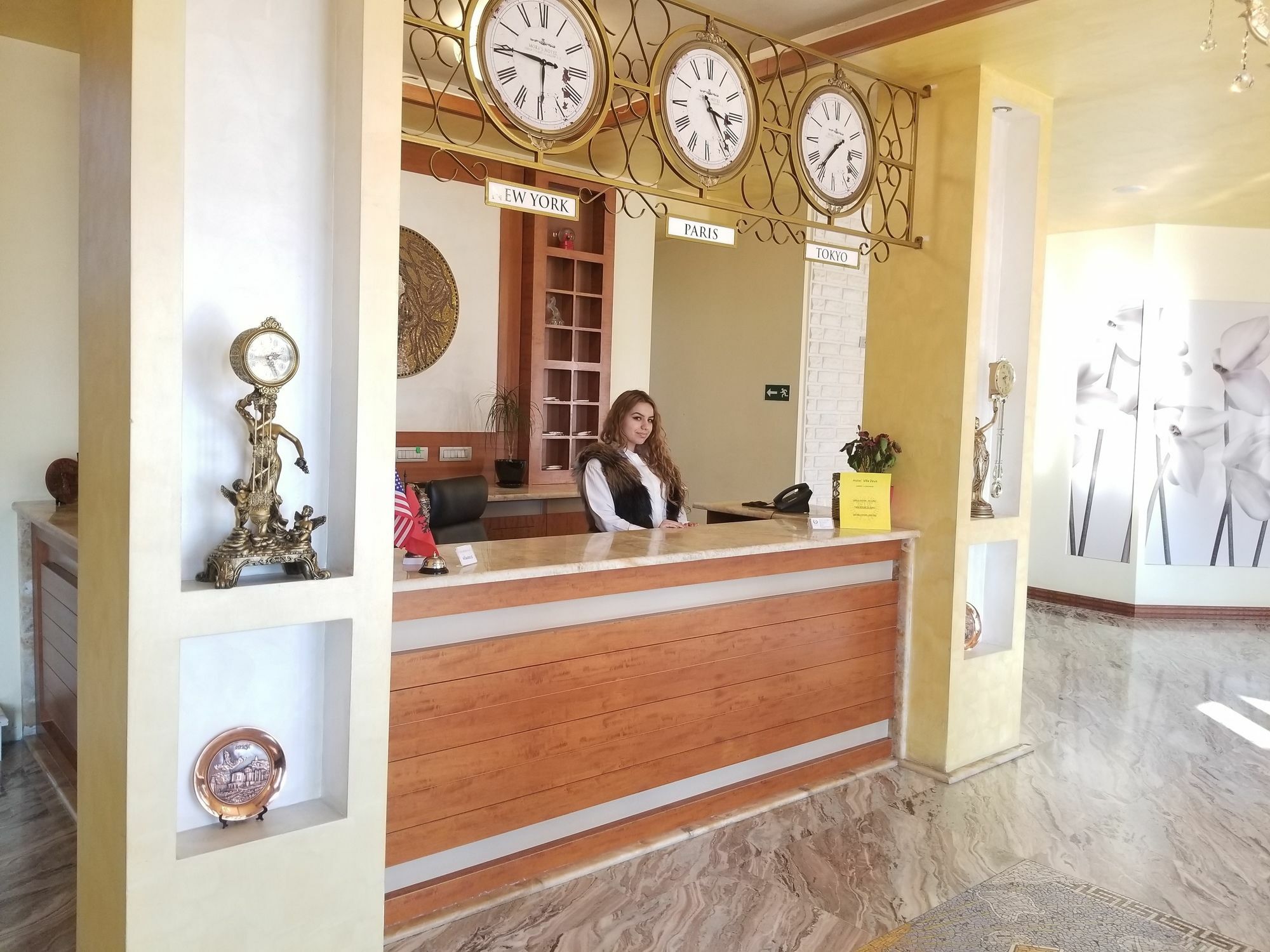Hotel Vila Zeus Rinas Exterior photo
