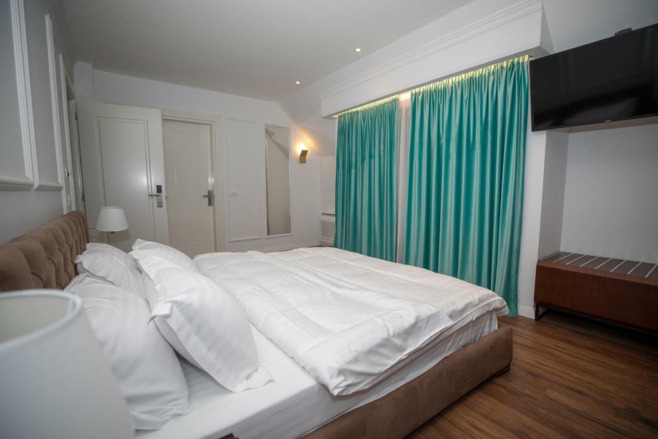 Hotel Vila Zeus Rinas Exterior photo